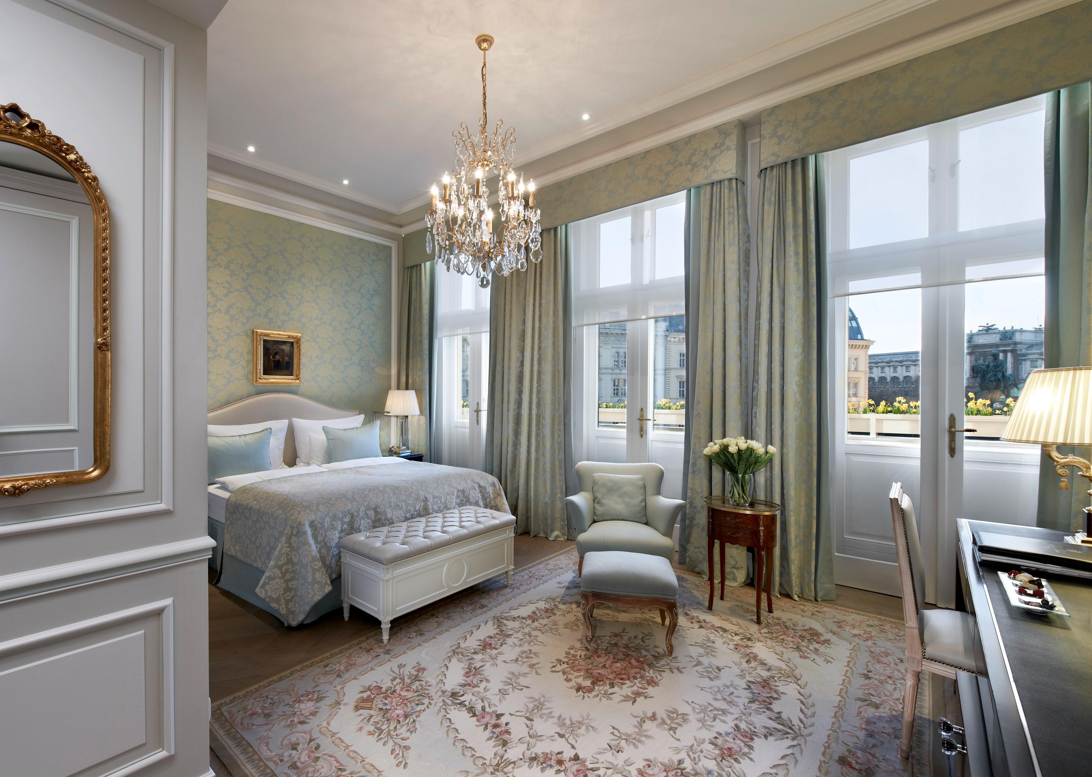 Hotel Sacher Wien Esterno foto A bedroom at the hotel