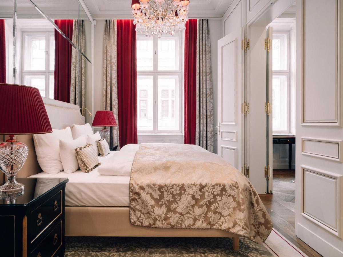 Hotel Sacher Wien Esterno foto A bedroom at the Hotel Axelmannstein