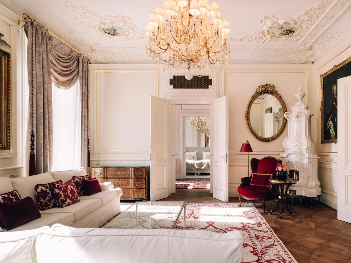 Hotel Sacher Wien Esterno foto A suite at the Hotel de Crillon
