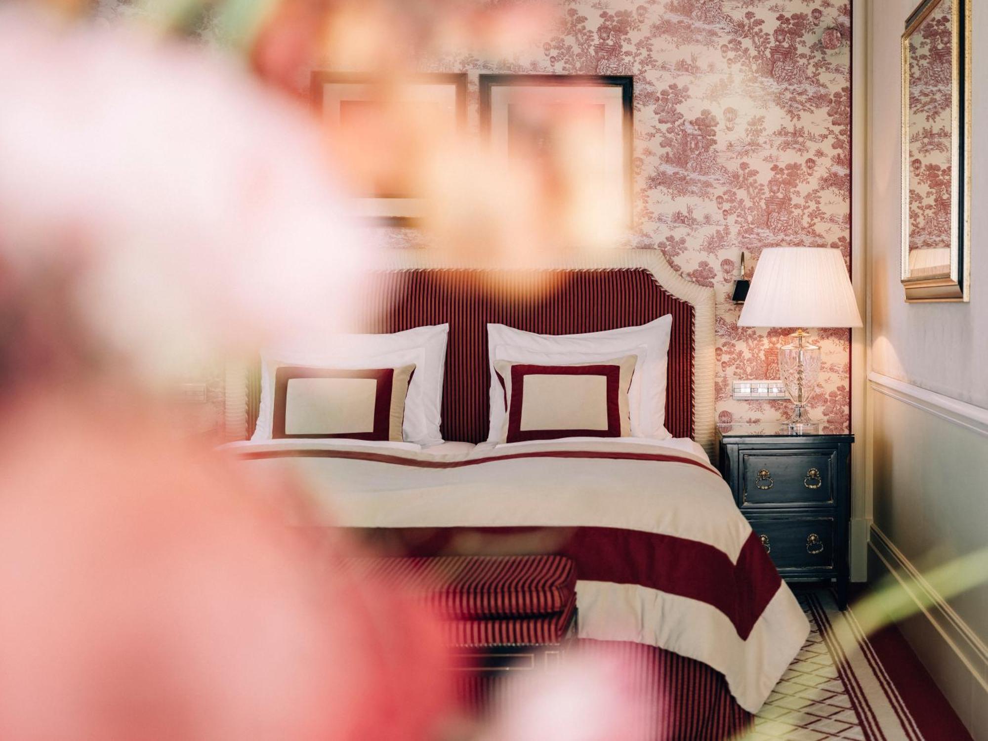 Hotel Sacher Wien Esterno foto A bedroom at the hotel
