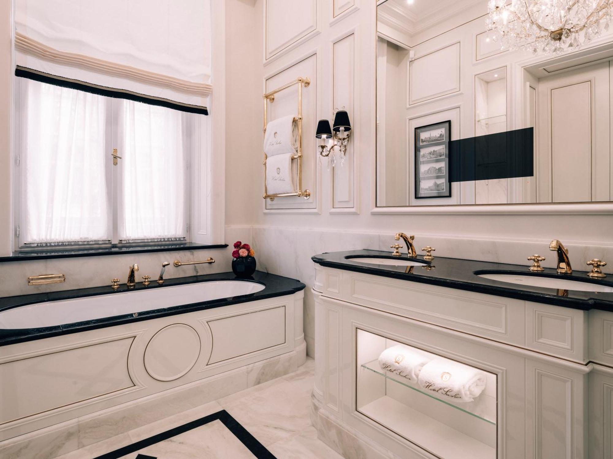 Hotel Sacher Wien Esterno foto Bathroom