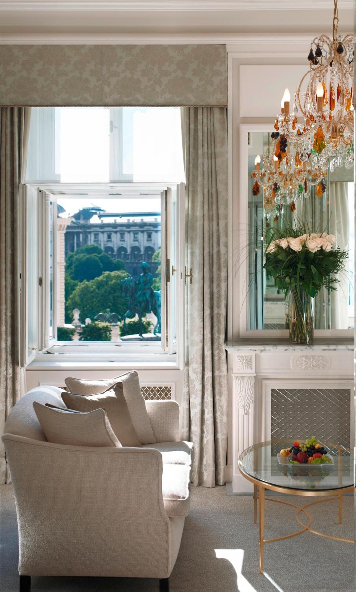 Hotel Sacher Wien Esterno foto A room at the Mandarin Oriental Milan
