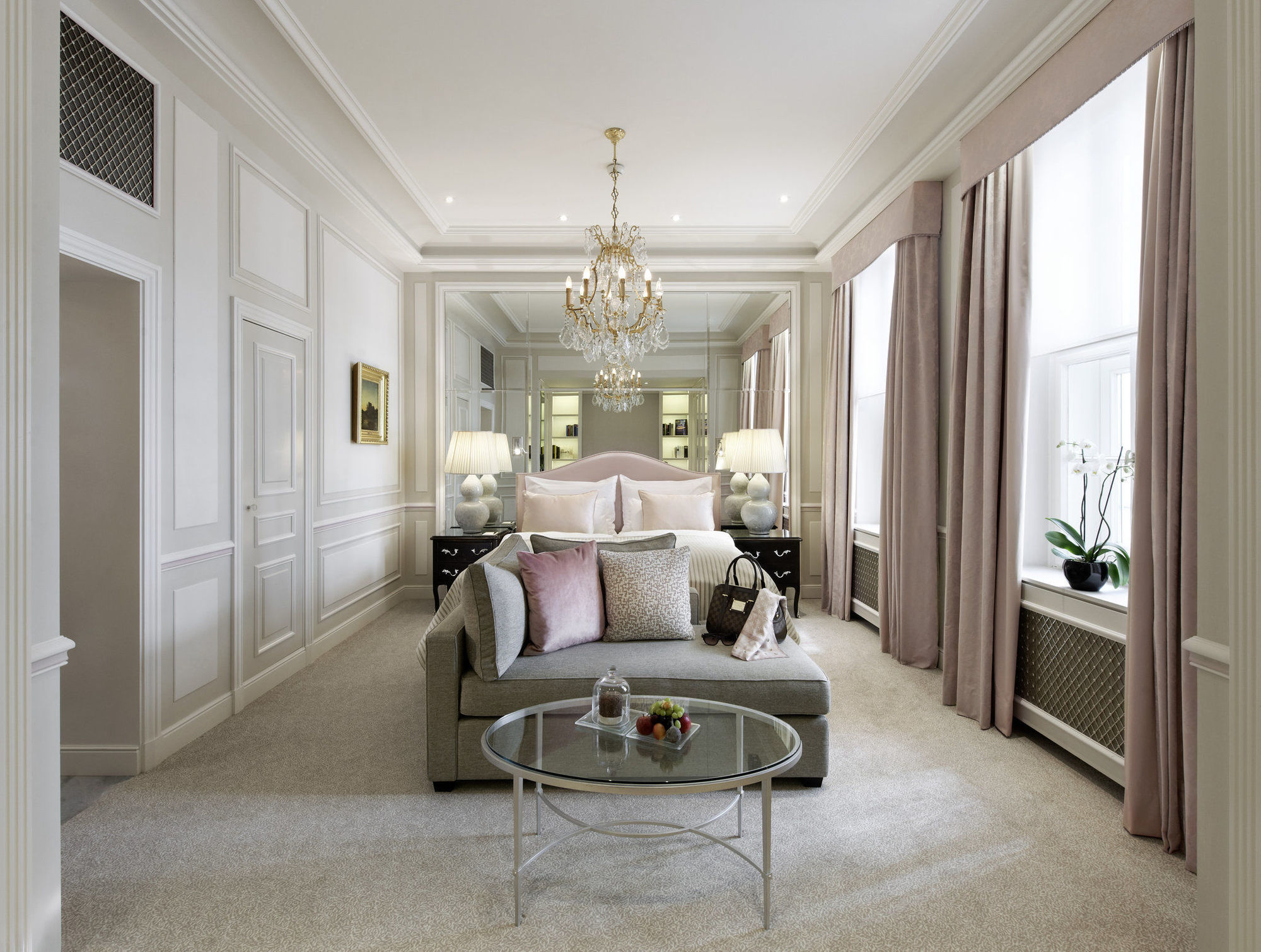 Hotel Sacher Wien Camera foto The bedroom of the suite